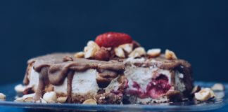 Ómótstæðileg vegan hrákaka sem er hinn fullkomni eftirréttur