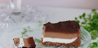 Þriggja laga vegan súkkulaðikaka